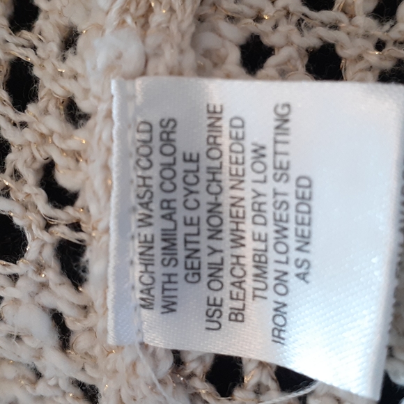 Love by Design open weave top size large cream colored metallic sweater. - Picture 7 of 7